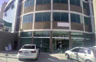 Imagem: O depósito possui 5 Vagas na garagem e 390m² de Área e está