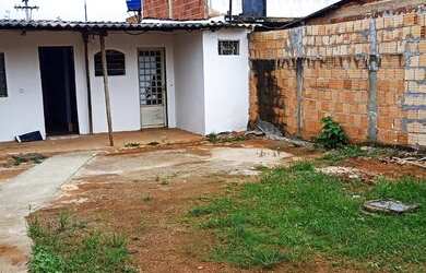 Imagem 7: Evandro Leal corretor de imóvel vende lote com casa na Qnr 03