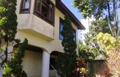 Imagem: A casa possui 4 Dormitórios, 3 Banheiros, 4 Vagas na garagem