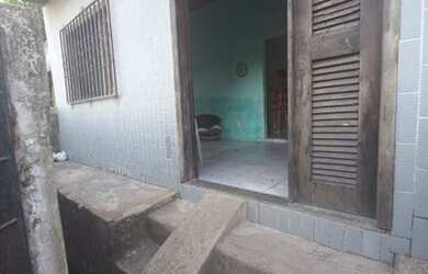 Imagem: A casa possui 2 Dormitórios, 1 Banheiro e está localizado