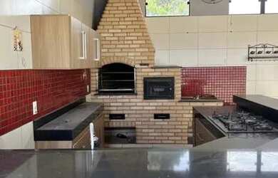 Imagem: A casa possui 3 Dormitórios, 3 Banheiros, 2 Vagas na garagem