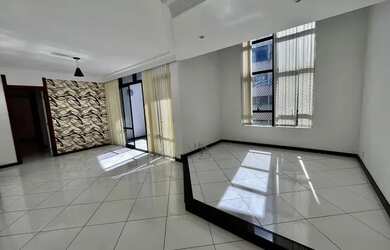 Imagem: O apartamento possui 3 Dormitórios, 3 Banheiros, 2 Vagas na