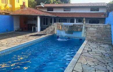 Imagem: A casa possui 5 Dormitórios, 5 Banheiros, 5 Vagas na garagem