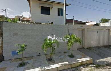 Imagem: A casa possui 3 Dormitórios, 4 Banheiros, 2 Vagas na garagem