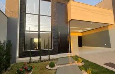 Imagem: A casa possui 3 Dormitórios, 3 Banheiros, 4 Vagas na garagem