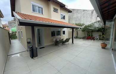 Imagem: A casa em condomínio possui 3 Dormitórios, 4 Banheiros, 4