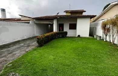 Imagem: A casa possui 4 Dormitórios, 5 Banheiros, 3 Vagas na garagem