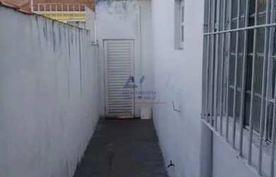 Imagem: A casa possui 2 Dormitórios, 2 Banheiros, 1 Vaga na garagem