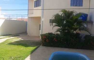 Imagem: A casa possui 3 Dormitórios, 5 Banheiros, 4 Vagas na garagem