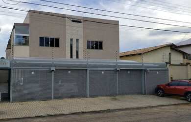 Imagem: A casa possui 2 Dormitórios, 3 Banheiros, 1 Vaga na garagem