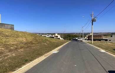 Imagem 2: Lote em condomínio para venda com 300 metros quadrados no Jardins Bolonha...