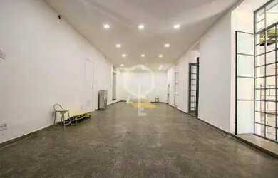 Imagem: O depósito possui 5 Vagas na garagem e 352m² de Área e está