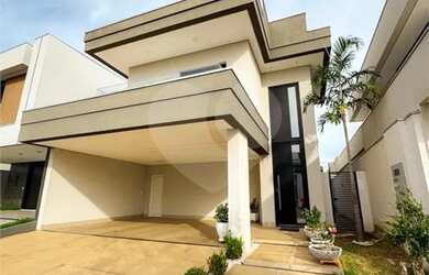 Imagem: A casa em condomínio possui 4 Dormitórios, 5 Banheiros, 4