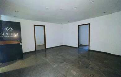 Imagem: O depósito possui 1 Vaga na garagem, 250m² de Área e está