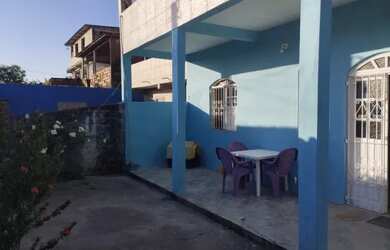 Imagem: A casa possui 2 Dormitórios, 2 Banheiros, 2 Vagas na garagem