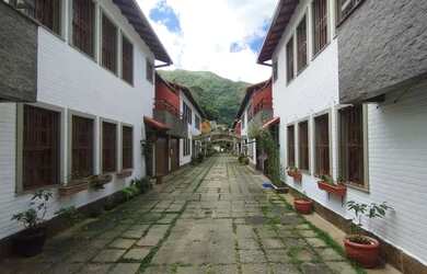Imagem: A casa em condomínio possui 3 Dormitórios, 3 Banheiros, 1