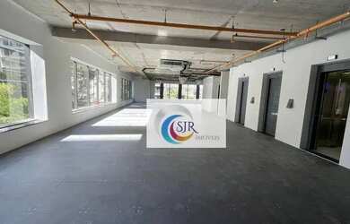 Imagem: O depósito possui 4 Vagas na garagem, 440m² de Área e está