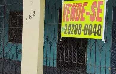 Imagem: A casa possui 3 Dormitórios, 2 Banheiros, 1 Vaga na garagem