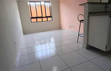 Imagem: O apartamento possui 1 Dormitório, 1 Banheiro, 1 Vaga na garagem