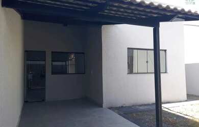 Imagem: A casa possui 2 Dormitórios, 1 Banheiro, 1 Vaga na garagem