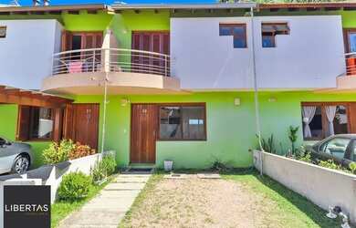 Imagem: A casa em condomínio possui 3 Dormitórios, 3 Banheiros, 99m²