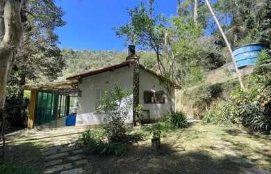 Imagem: A casa possui 2 Dormitórios, 2 Banheiros e 205m² de Área