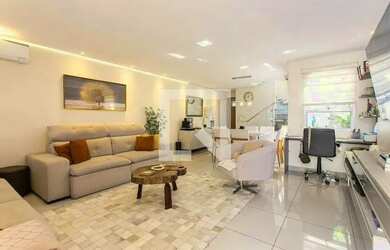 Imagem: A casa possui 3 Dormitórios, 5 Banheiros, 5 Vagas na garagem