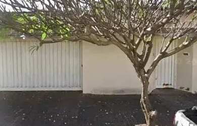 Imagem: A casa possui 1 Dormitório, 1 Banheiro, 1 Vaga na garagem