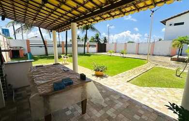 Imagem: A casa possui 5 Dormitórios, 3 Banheiros, 5 Vagas na garagem