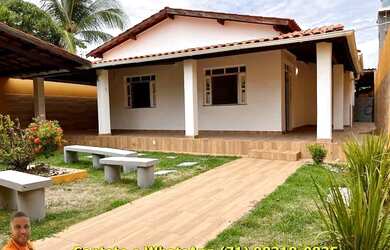 Imagem: A casa possui 3 Dormitórios, 4 Banheiros e 2 Vagas na garagem