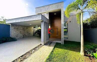 Imagem: A casa possui 3 Dormitórios, 3 Banheiros, 4 Vagas na garagem