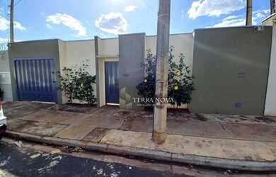 Imagem: A casa à venda possui 3 Dormitórios, 3 Banheiros, 4 Vagas