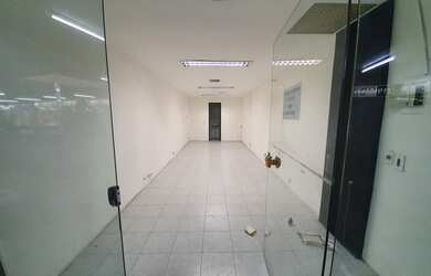 Imagem: O depósito possui 1 Vaga na garagem, 29m² de Área e está