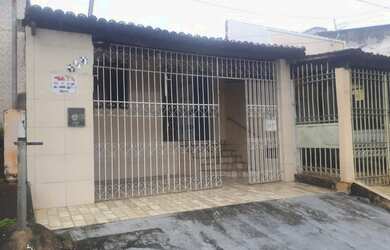 Imagem: A casa possui 3 Dormitórios, 3 Banheiros, 1 Vaga na garagem