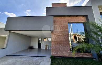 Imagem: A casa em condomínio possui 3 Dormitórios, 4 Banheiros, 4