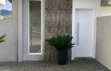 Imagem 2: Linda casa com vista para montanha