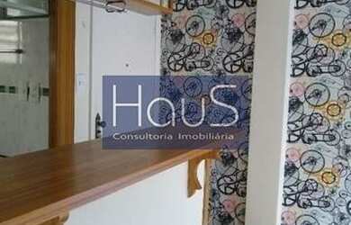 Imagem: O apartamento possui 2 Dormitórios, 1 Banheiro, 1 Vaga na garagem