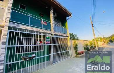 Imagem: A casa possui 3 Dormitórios, 1 Banheiro, 1 Vaga na garagem