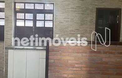 Imagem: A casa possui 2 Dormitórios, 1 Banheiro, 2 Vagas na garagem