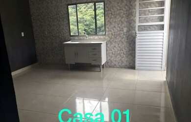 Imagem: A casa possui 3 Dormitórios, 3 Banheiros, 1 Vaga na garagem