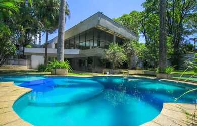 Imagem: A casa possui 5 Dormitórios, 5 Banheiros, 5 Vagas na garagem