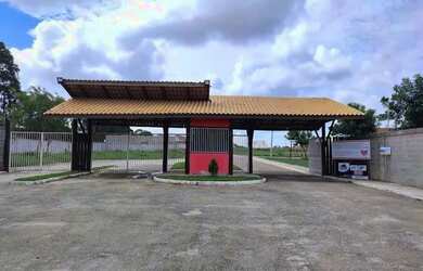 Imagem: A casa em condomínio possui 3 Dormitórios, 2 Banheiros, 2