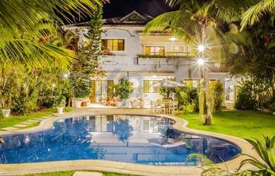 Imagem: A casa em condomínio possui 5 Dormitórios, 5 Banheiros, 3