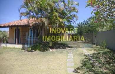 Imagem: A casa possui 3 Dormitórios, 2 Banheiros, 5 Vagas na garagem