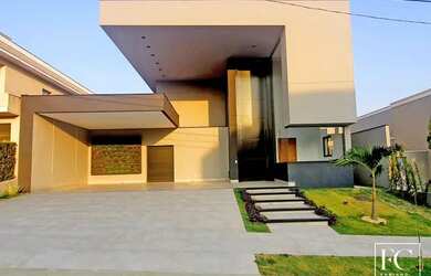 Imagem: A casa em condomínio possui 3 Dormitórios, 4 Banheiros, 3