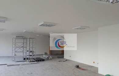 Imagem: O depósito possui 4 Vagas na garagem e 266m² de Área e está