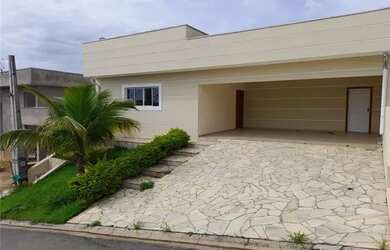 Imagem: A casa possui 3 Dormitórios, 3 Banheiros, 2 Vagas na garagem