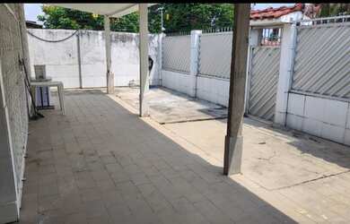 Imagem: A casa possui 3 Dormitórios, 2 Banheiros, 3 Vagas na garagem