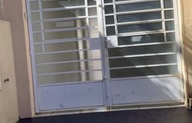 Imagem: A casa possui 2 Dormitórios, 1 Banheiro, 70m² de Área e