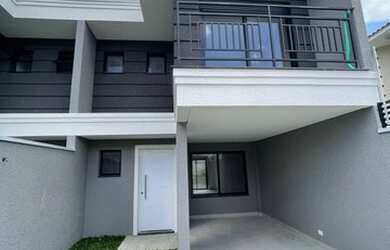 Imagem: A casa possui 3 Dormitórios, 3 Banheiros, 3 Vagas na garagem